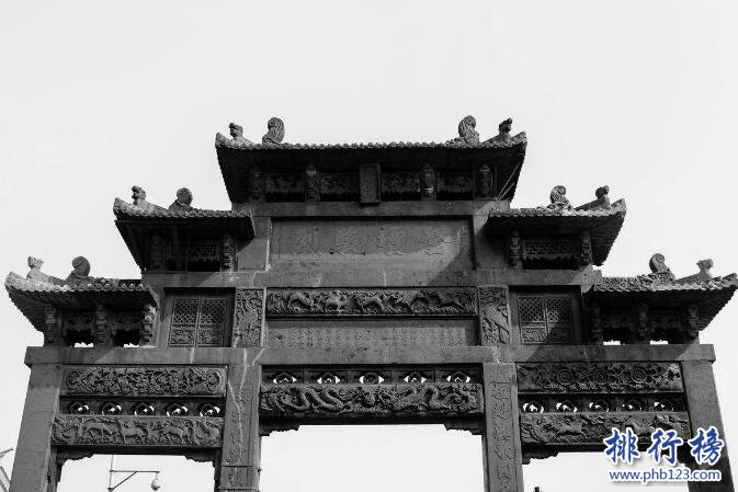 免费 著名景点:夫人城,鼓楼,仲宣楼,昭明台,襄阳护城河,米公祠