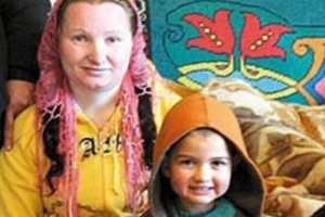世界上年龄最小的奶奶：罗马尼亚吉普赛妇女芮芙卡（23岁）