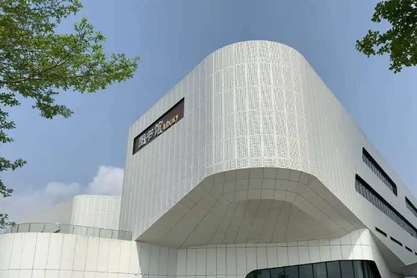 国家一级图书馆363推荐理由:金湾图书馆位于广东珠海金湾区的航空新城