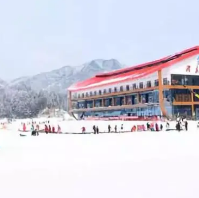 石柱白天池滑雪场