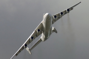 世界上最大的飞机：安-225运输机