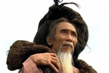 世界上头发最长的男人