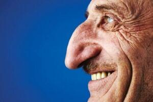 世界上最大的鼻子：土耳其老人鼻子长14厘米