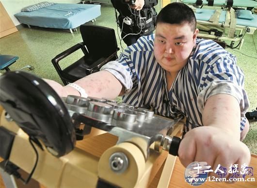 武汉第一胖将接受减肥手术 希望能早日像正常人一样呼吸和生活