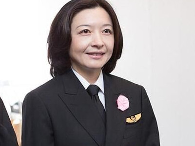 日本首位女機長 2010年10月,日航快運公司的藤