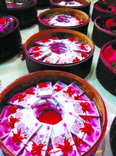 小伙挑68万现金彩礼提亲 那些惊天彩礼大盘点(2)