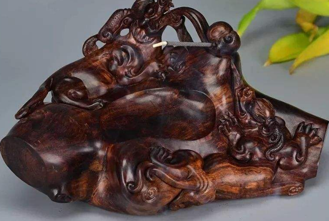 中国十大好木头 黑檀木纹理最美，海南黄花梨最珍贵