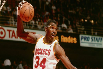 NBA90年代四大中鋒 大衛(wèi)·羅賓遜上榜，紐約之王排名第三