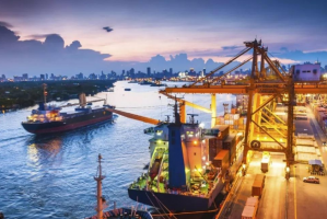 世界十大著名的港口 中国上榜六个，第一为新加坡