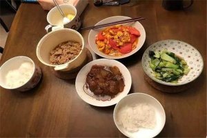 十大情侶必做小事排行榜 一起做飯和一起旅游讓人性格磨合