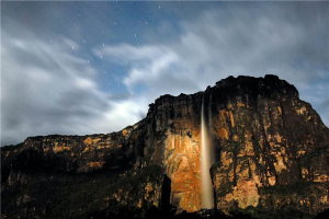 世界上最壮观的十大瀑布 安赫尔不仅相当壮观同时落差大