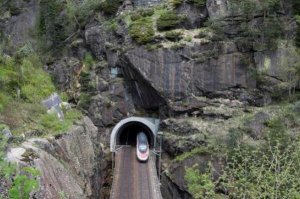 世界十大奇特隧道 倫敦泰晤士河隧道上榜，第一在瑞士