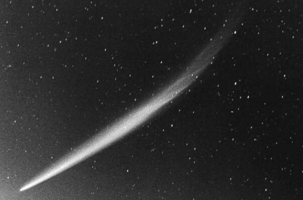 埃里宁彗星图片