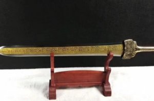 中国古代十大名剑排名，鱼肠剑上榜，第一是一把圣道之剑