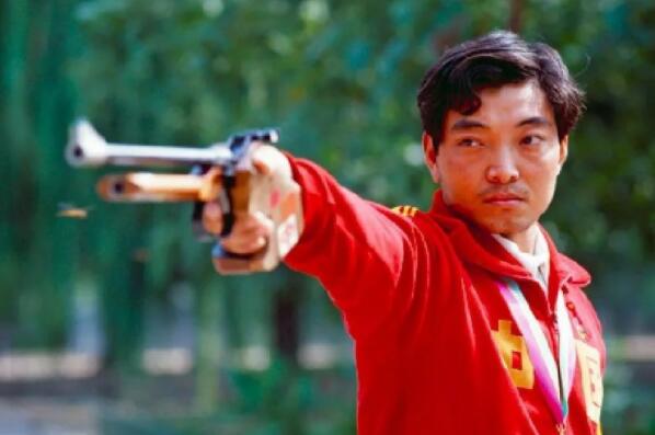 中国体坛十大功勋巨星，李宁上榜，第一是奥运金牌第一人（李宁获得奖牌最多的奥运会）