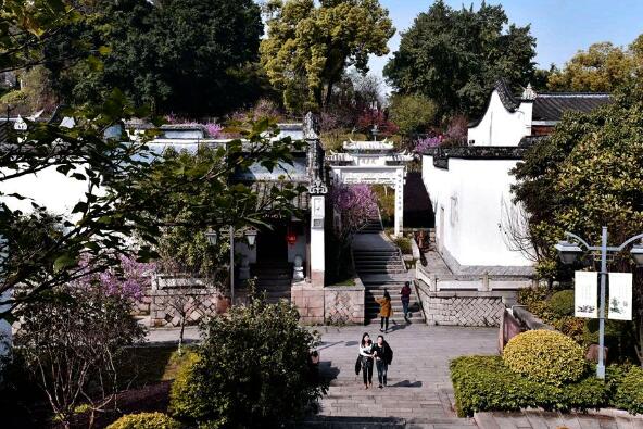 旅游 景点 导航 福州市博物馆位于福州市晋安区文博路,馆内珍藏着