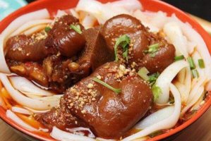 钦州美食排行榜前十名 钦州猪脚粉第一，灵山大粽上榜