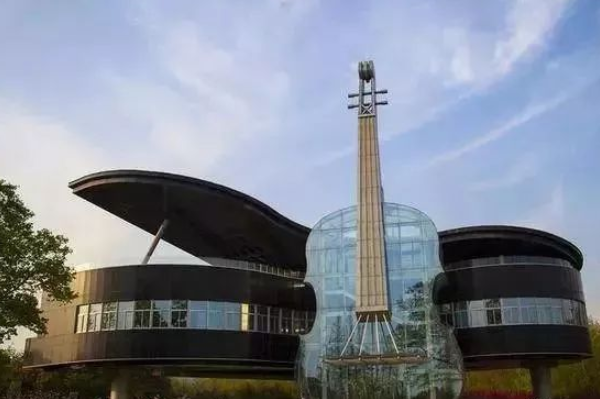 中国现代十大建筑，第一是钢琴屋，都江堰芙蓉花上榜