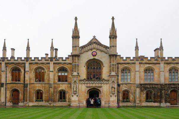 英国大学排名前十的大学