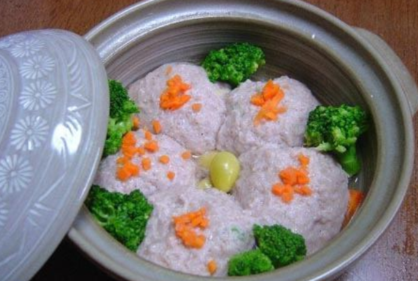 苏菜十大传统名菜-蟹粉狮子头上榜(工序繁琐)