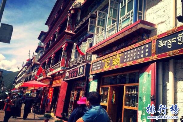 西藏十大美食街排行榜-德吉路美食街上榜(人气很火爆)