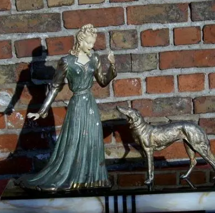 Sculpture Lady with the Dog