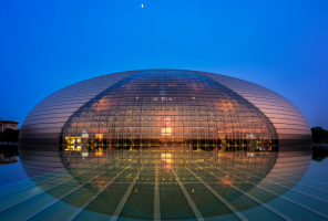 世界上最大的穹顶建筑：国家大剧院(为北京市地标性建筑)